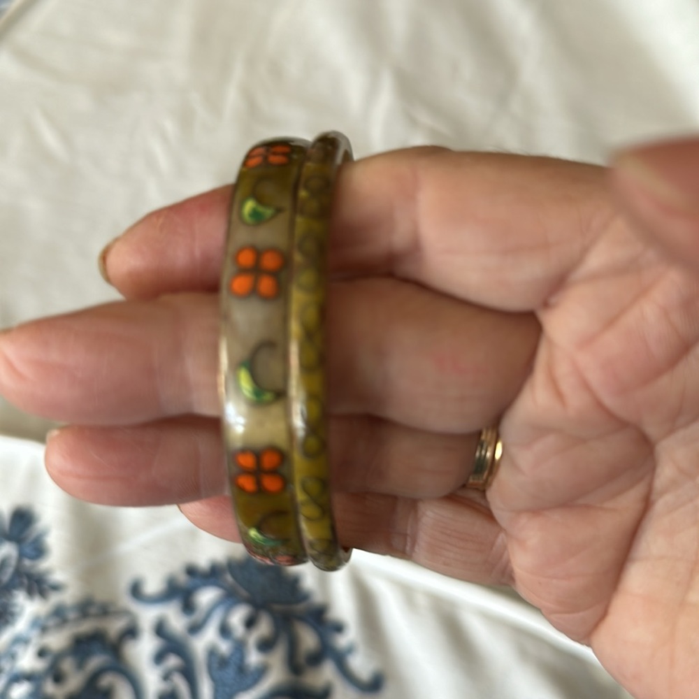 Pair if beautiful vintage bangle bracelets brass and enamel orange and green - Picture 12 of 14